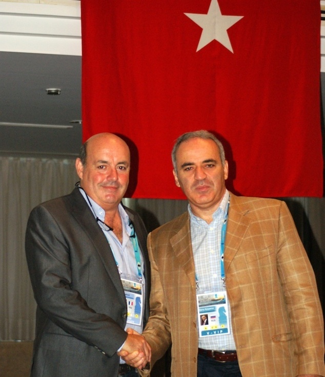 Léo Battesti représente la FFE à Istanbul