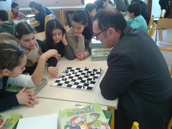 Des jeux d'échecs pour les enfants de l'école Marcellesi de Portivechju Des jeux d'échecs pour les enfants de l'école Marcellesi de Portivechju