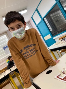 À Bunifaziu, Raphael Lovichi joue en simultanée face à 21 collégiens et gagne !
