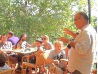 Vital Geronimi, président du Casinca Chess Club est plus appelé à remettre qu'à recevoir des coupes. Mais cette fois ci... tout est possible ! Vital Geronimi, président du Casinca Chess Club est plus appelé à remettre qu'à recevoir des coupes. Mais cette fois ci... tout est possible !