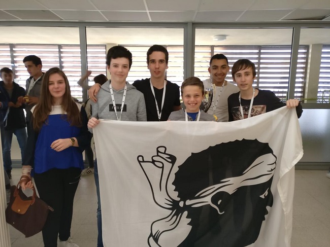 Le collège Giraud de g à d : Carla Maria Bartoli, Axel Brunel, Julien Morison, Baptiste Roux, Nabil Bouslimi, Lucas Bunoust.