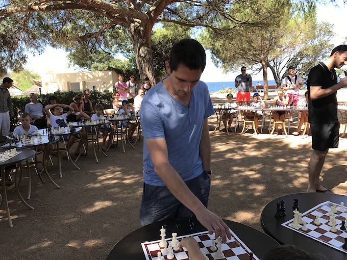 Simultanée du champion de France à Purtichju