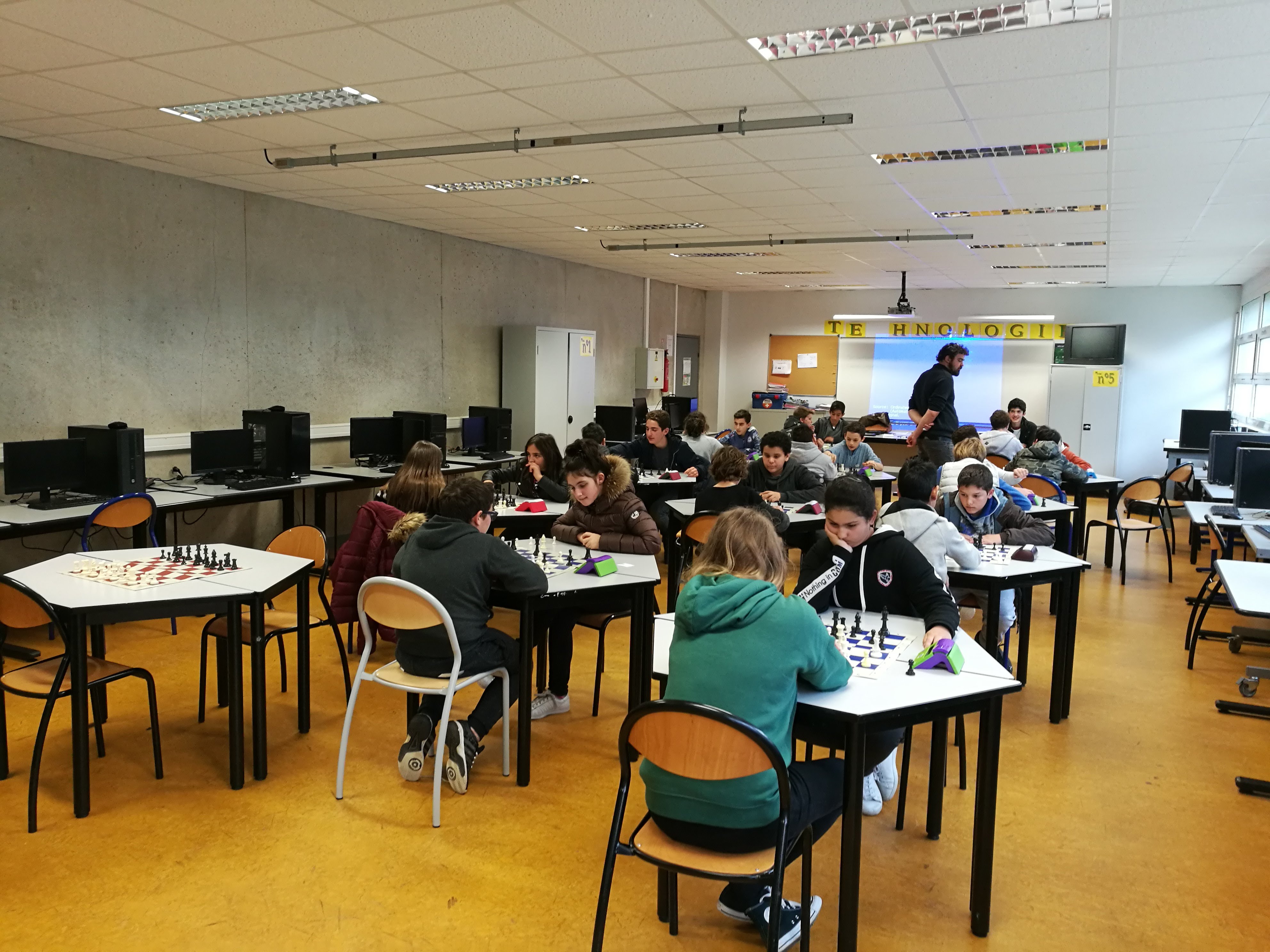 Tournoi d'échecs au collège de Portivechju 2