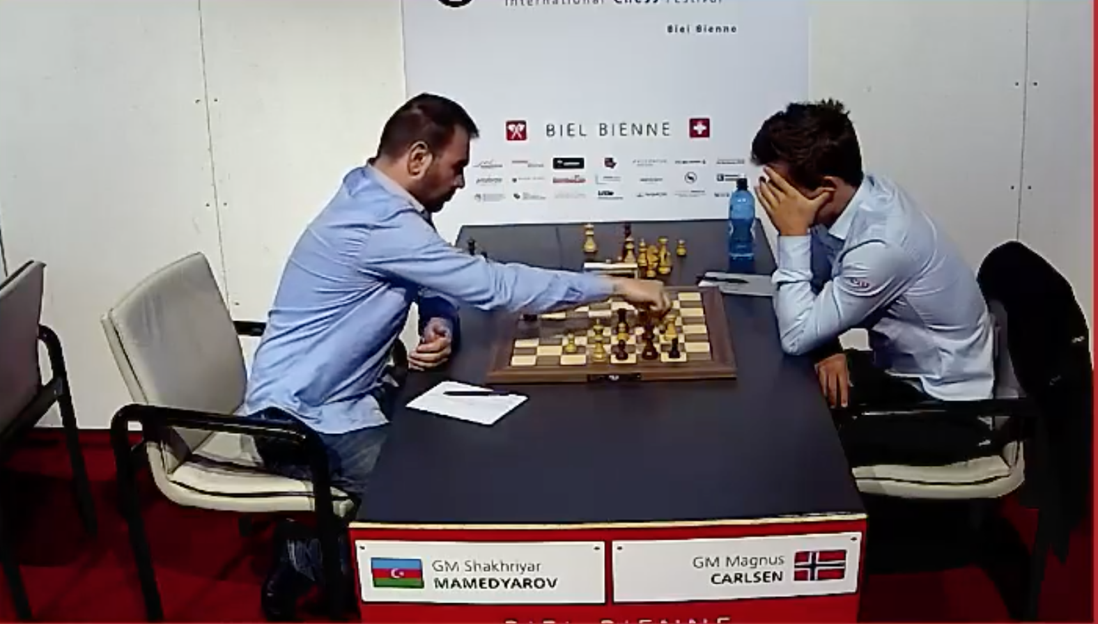 The star of the next Corsican Circuit beats Carlsen and wins the Biel Grandmaster a round before the end!