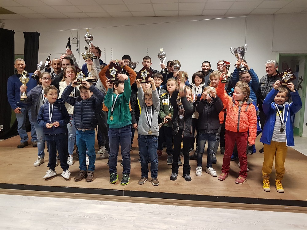 Domination des jeunes au tournoi de Noël d'A Sccachera Llu Pazzu !