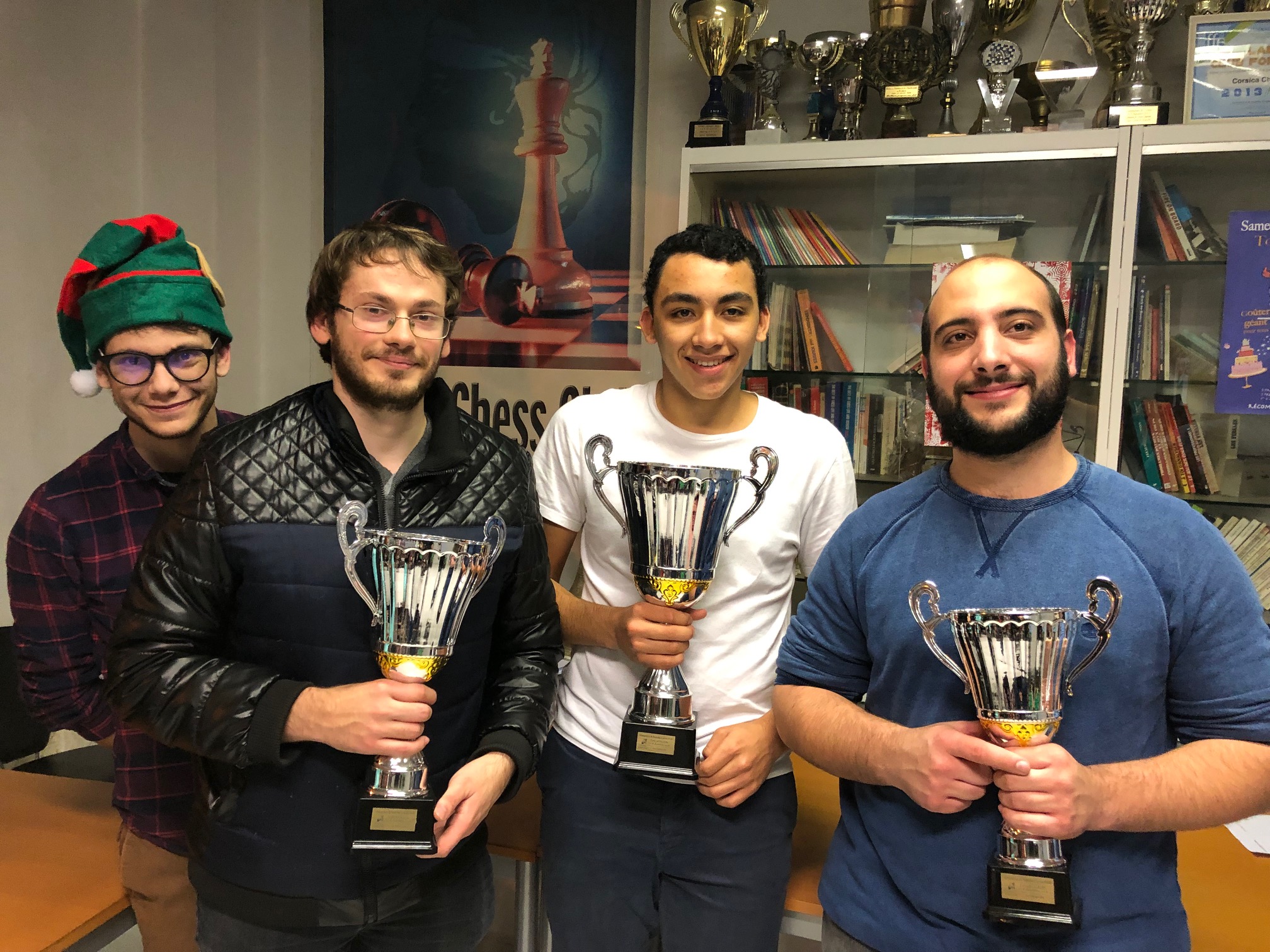 Les vainqueurs de l'open Corse Frêt de g à d: Michael Massoni l'arbitre lutin, Ludovic Utrera 2e, Nabil Bouslimi 1er et Pierre-Louis Pieri 3e