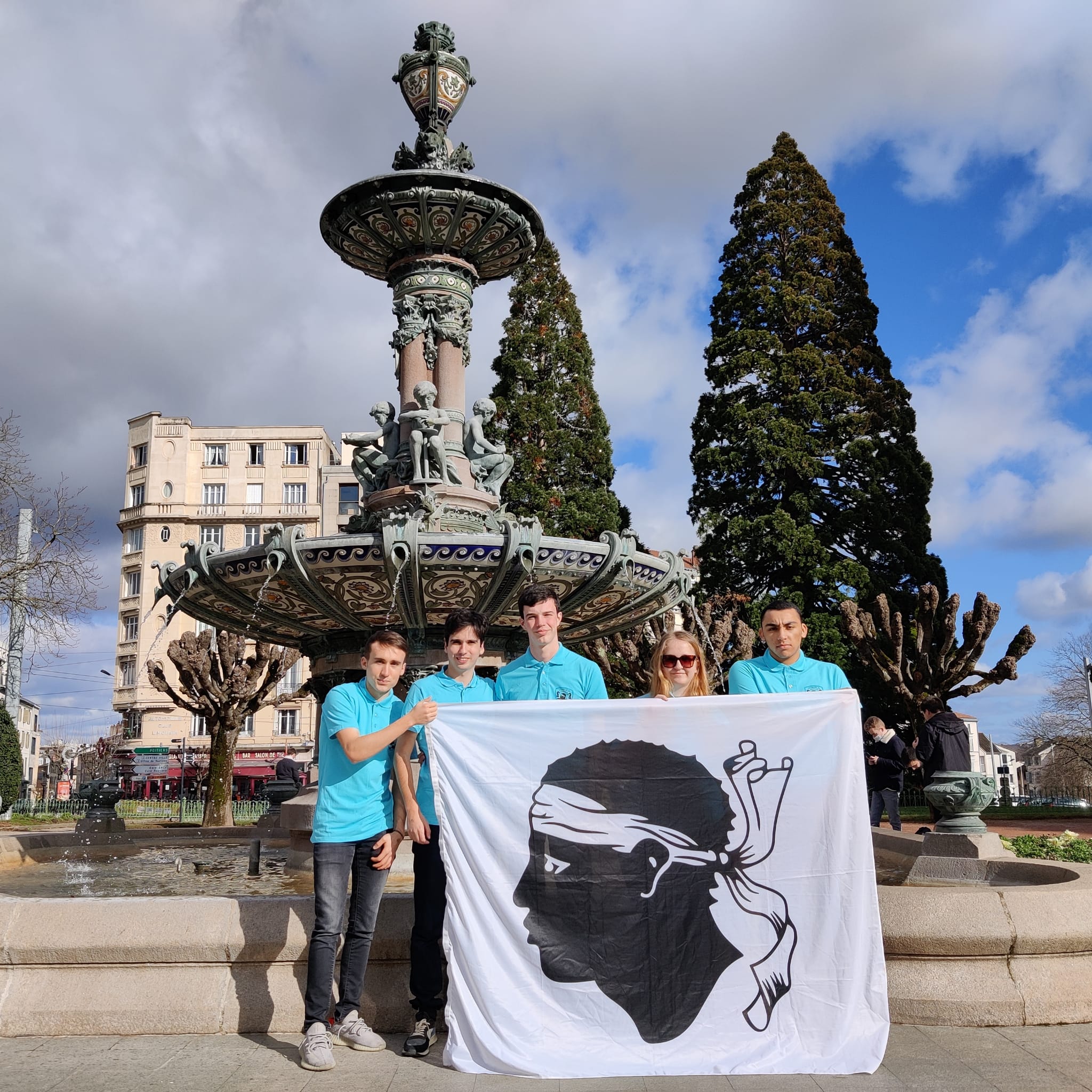 A squadra Corsa, de g à d :Lucas Bunoust, Julien Morison, Axel Brunel, Chjara Sabiani, Nabil Bouslimi A squadra Corsa, de g à d :Lucas Bunoust, Julien Morison, Axel Brunel, Chjara Sabiani, Nabil Bouslimi