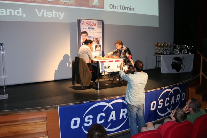 Anand à Portivechju à la Une du plus grand site échiquéen mondial