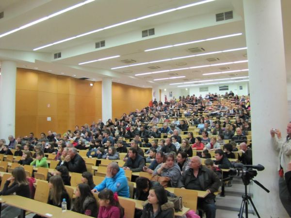 Des centaines de personnes assistent à la cérémonie de remise des prix