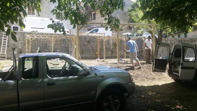 Préparatifs à Ciamannacce : un nouvelle espace avec pergola entièrement consacré aux tournois d'Echecs et de Belote ! Préparatifs à Ciamannacce : un nouvelle espace avec pergola entièrement consacré aux tournois d'Echecs et de Belote !