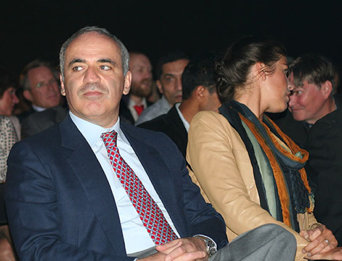 Large défaite de Kasparov à l'élection pour la présidence de la FIDE