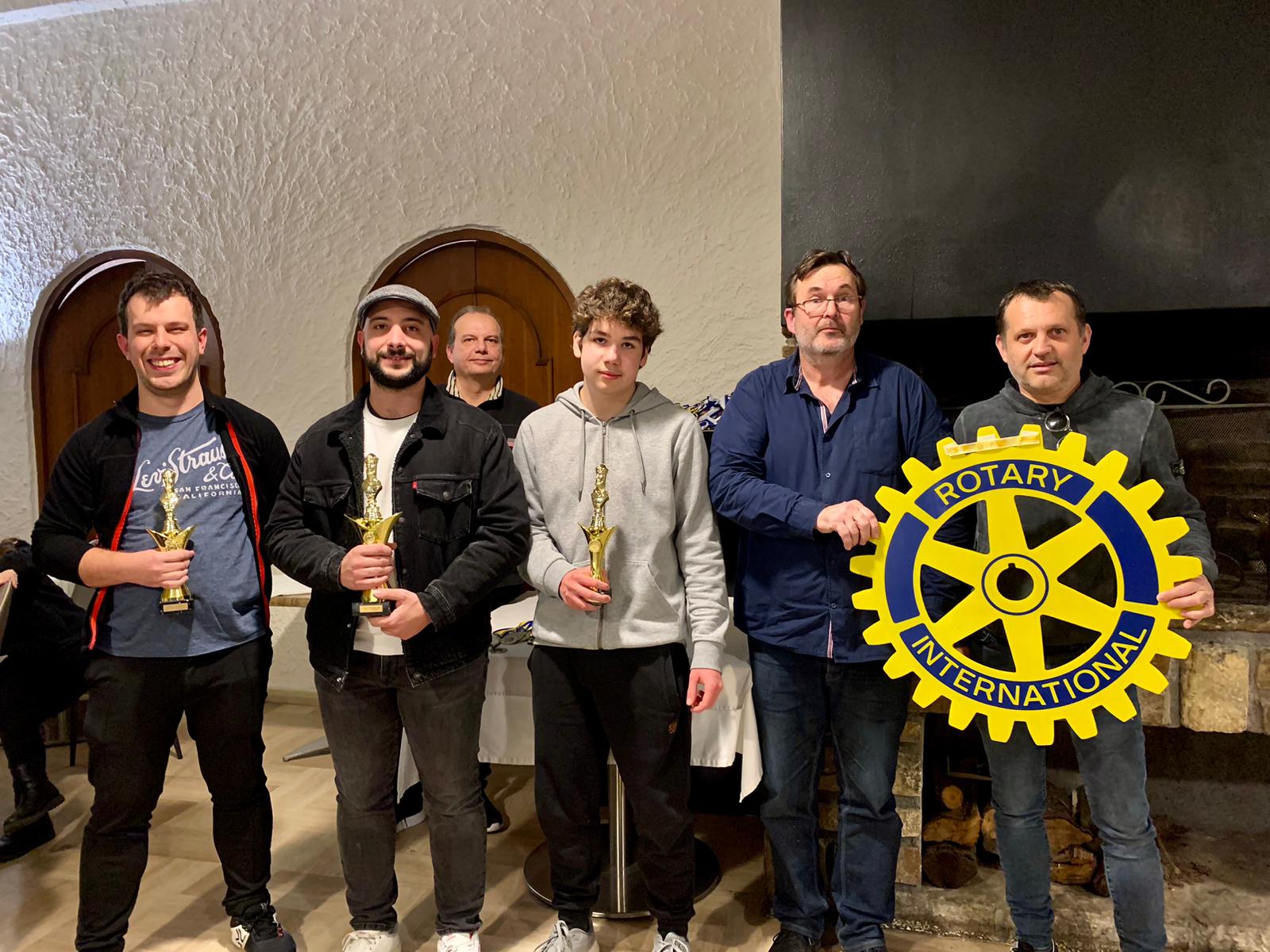 Les échecs et le Rotary Club unis pour l'enfance inadaptée !
