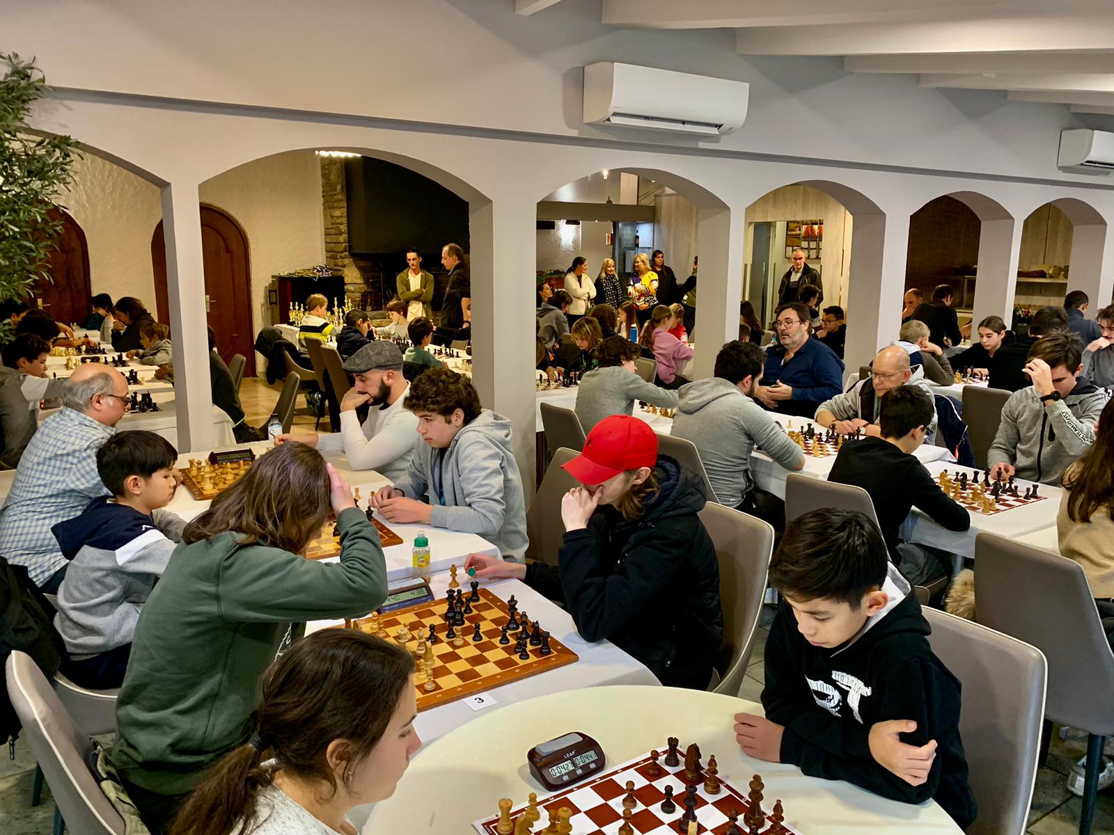 Les échecs et le Rotary Club unis pour l'enfance inadaptée !