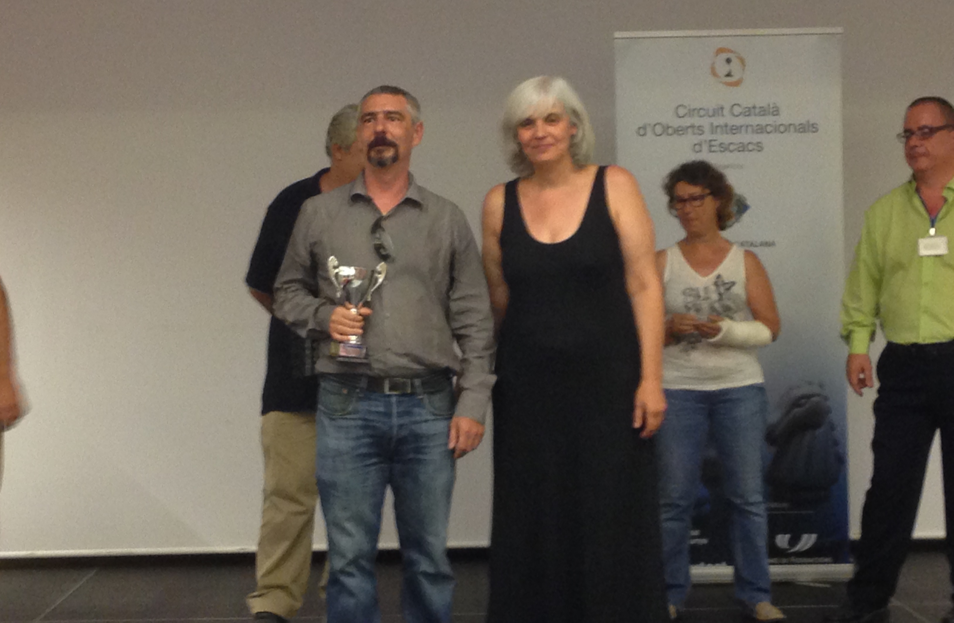 Pascal lors de la cerémonie de remise des prix. 1er avec 8/9 pts et une perf elo à 2143