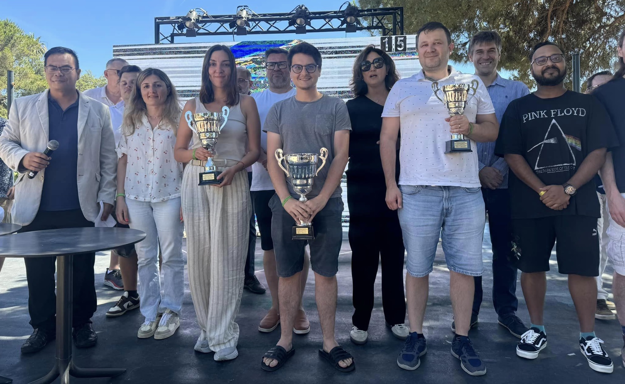 Au centre, posant avec leurs trophées : Irina Bulmaga, Maxime Lagarde et Sergey Fedorchuk. Au centre, posant avec leurs trophées : Irina Bulmaga, Maxime Lagarde et Sergey Fedorchuk.