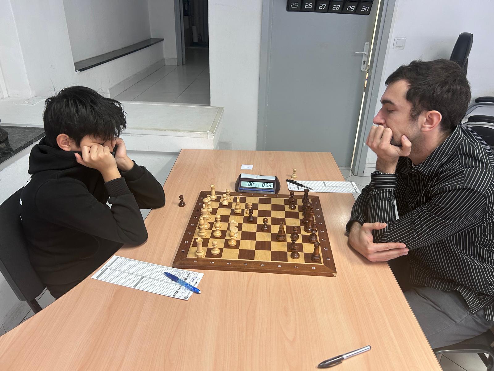 Hélio Deladerrière face à Jean-Michel Bigonnet lors de la dernière ronde de l’Open de Noël du Corsica Chess Club.