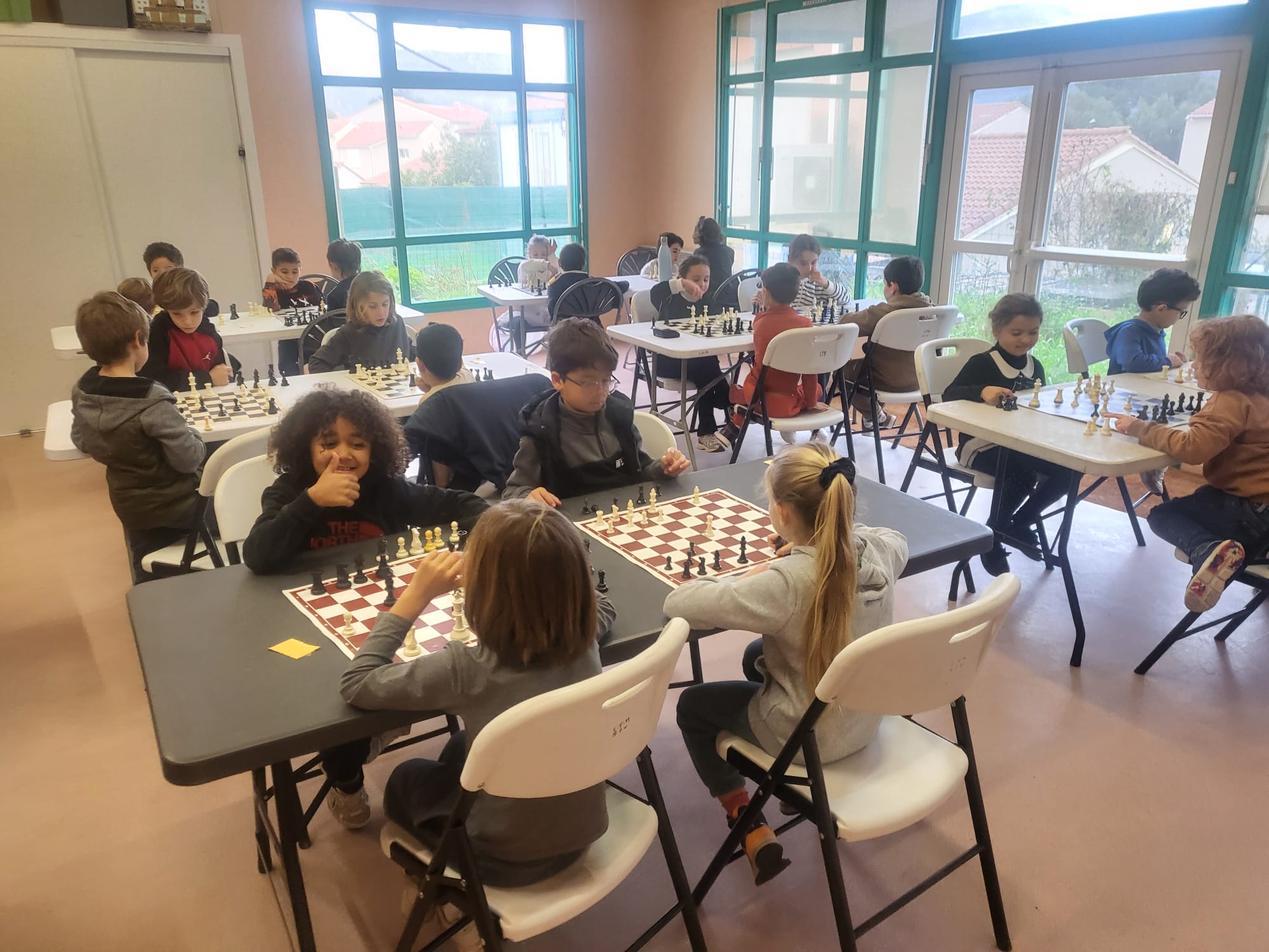 80 enfants réunis autour du plaisir de jouer à Portivechju