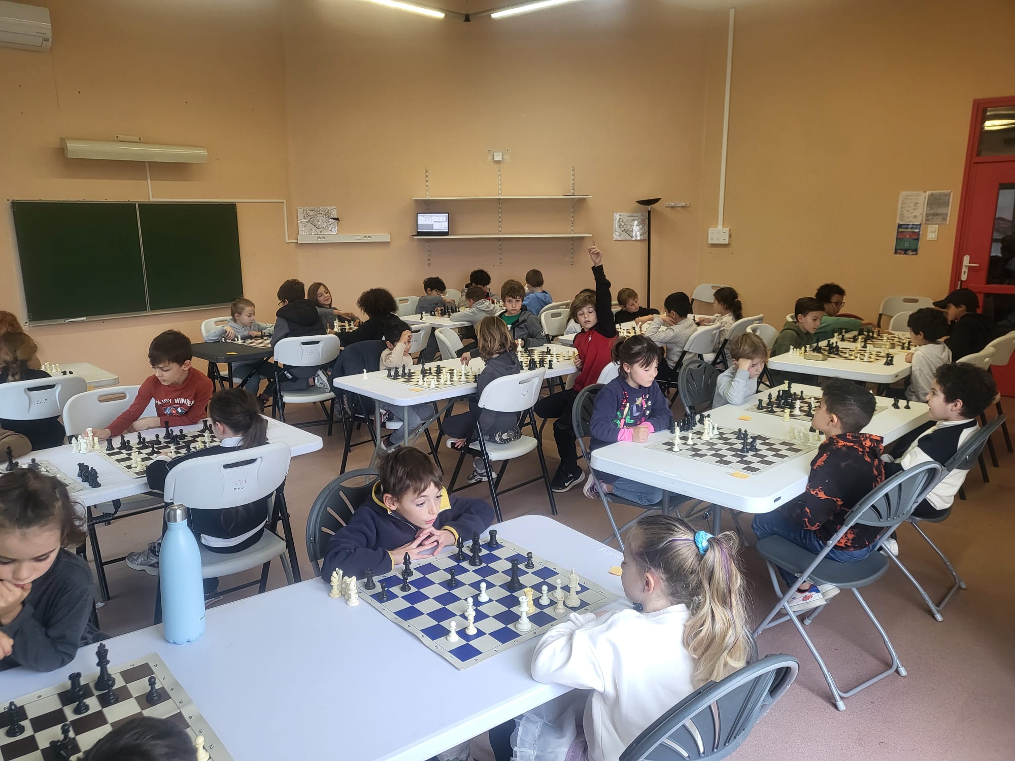 80 enfants réunis autour du plaisir de jouer à Portivechju