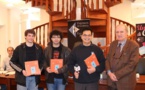 Le Président de l'Università di Corti a félicité les 2 champions et leur entraîneur Le Président de l'Università di Corti a félicité les 2 champions et leur entraîneur