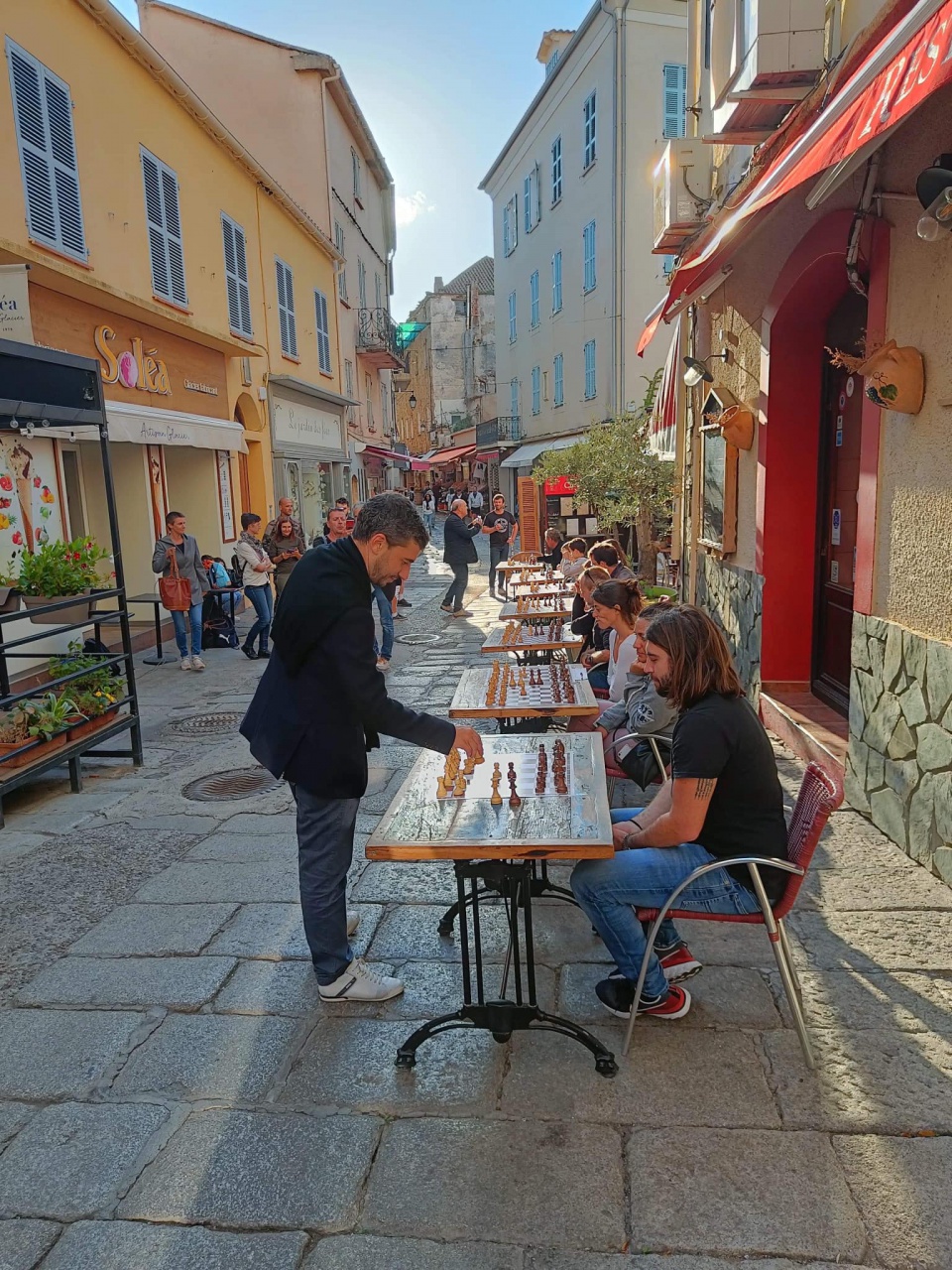 Laurent Fressinet à New in chess : Le meilleur endroit au monde pour les  Echecs, la Corse !