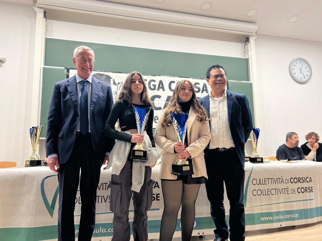 à gauche Violette Cellarier Vice-Championne U14 et Stella Susini Championne U14